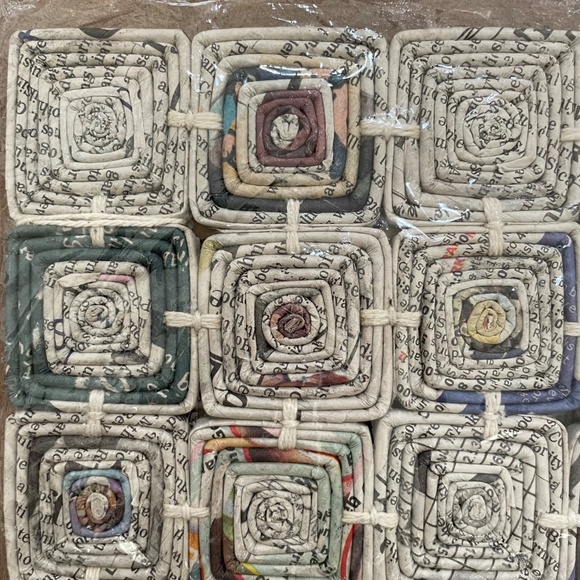 Pair of TenThousandVillages Handcrafted Philippines Daily News Mini Mats/Trivets - Picture 4 of 6